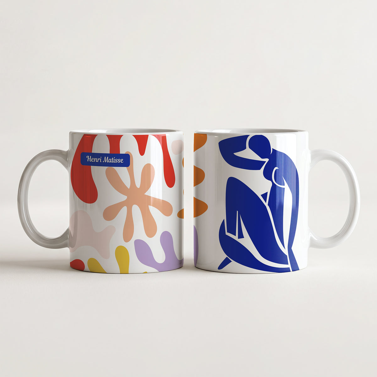 Wyjątkowy kubek z ikonicznym Błękitnym Aktem (Nu bleu) Henri Matisse'a. Trwała ceramika 330 ml i 450 ml z fowistycznym nadrukiem. Zamów na CheddarArt!