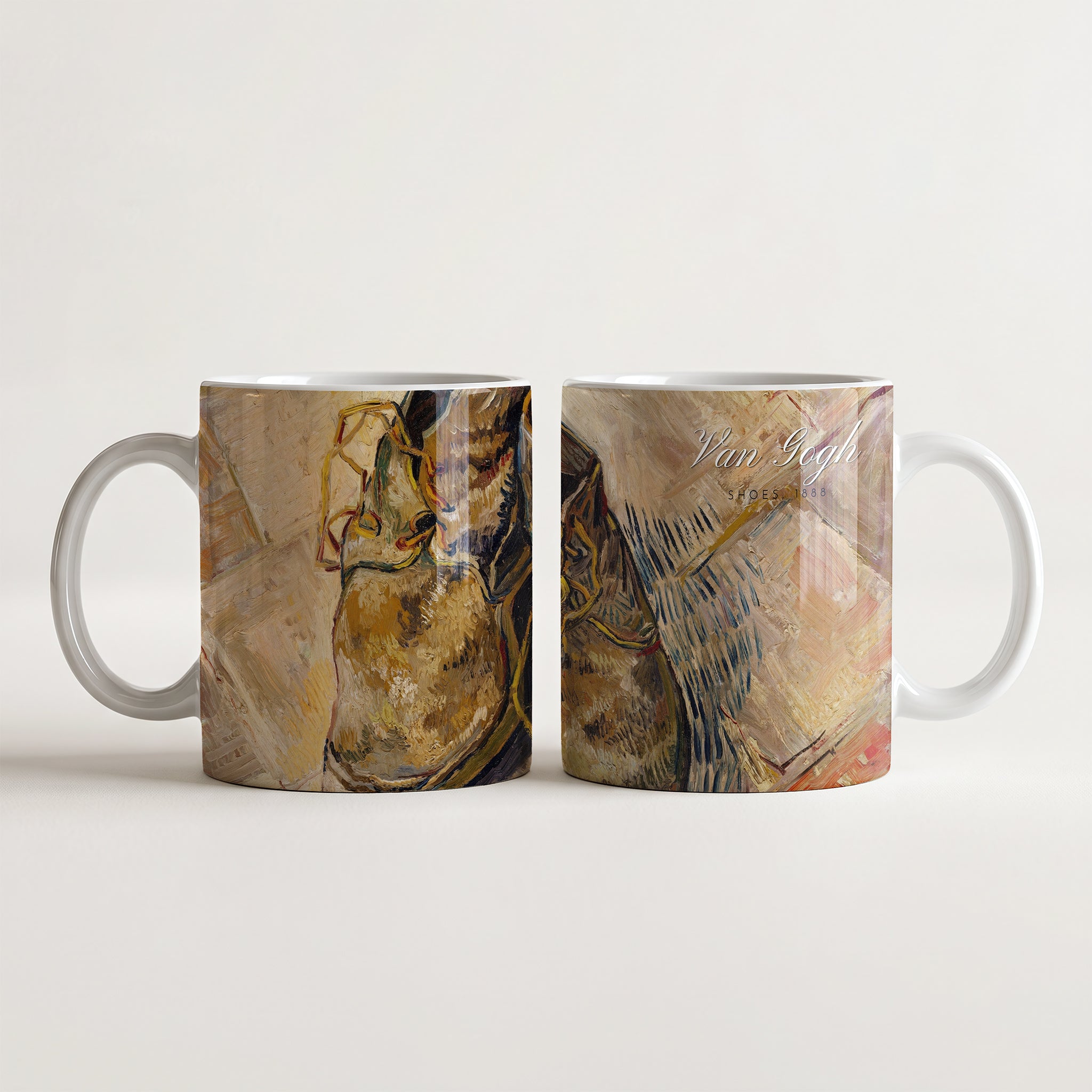 Kubek ceramiczny z nadrukiem obrazu Vincent van Gogh Buty 1888 w ziemistych odcieniach brązu i ugry
