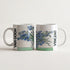 Kubek ceramiczny z nadrukiem obrazu Vincent van Gogh Irysy 1890 z niebieskimi kwiatami w wazonie na jasnym tle