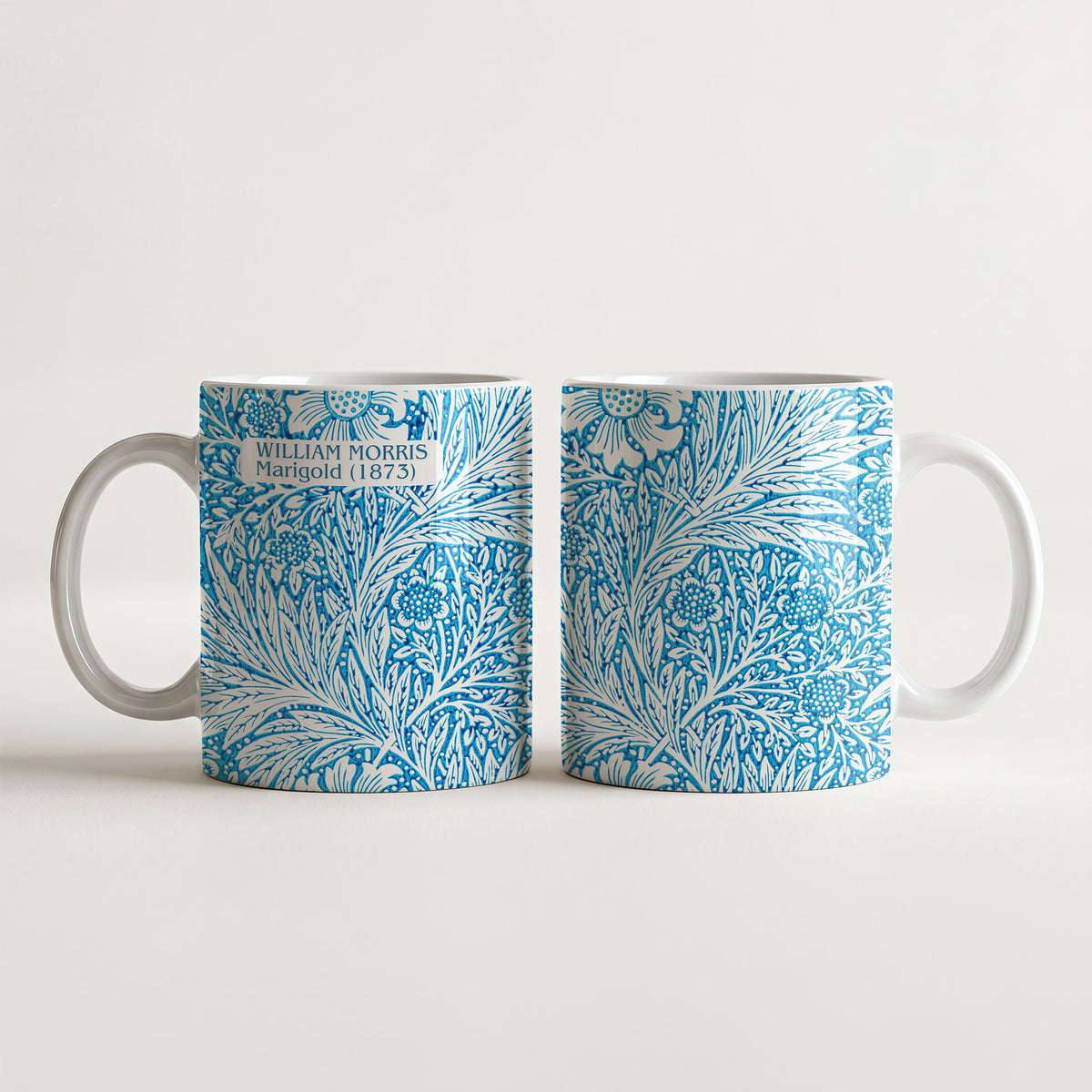 Kubek ceramiczny z nadrukiem wzoru William Morris Marigold 1873 z błękitno-białym motywem roślinnym
