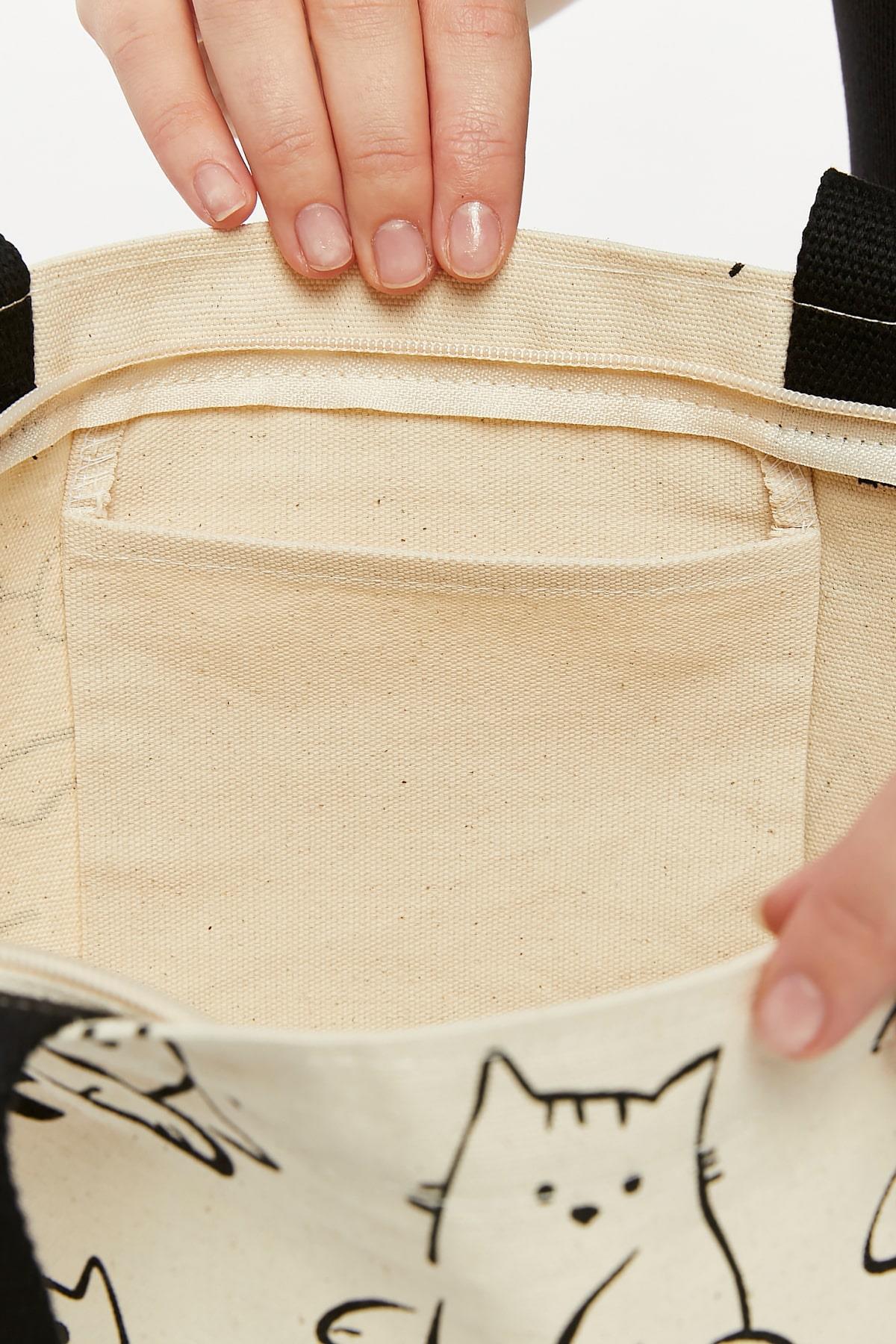 Cotton shoulder shopper bag with a cat motif, stylish, spacious, zippered, for everyday use, for shopping. 